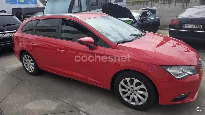 Usado Seat Leon ST Ecomotive 110 CV (80 kW) 2016 Rojo Familiar