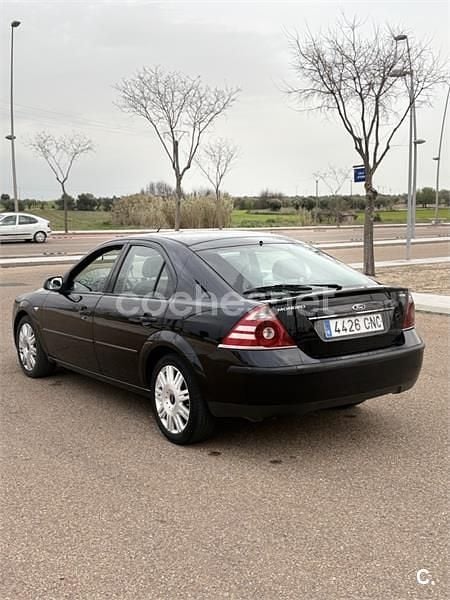Usado Ford Mondeo Trend 115 CV (84 kW) 2003 Negro Berlina