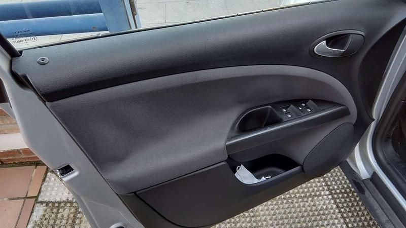 Usado Seat Altea Style 105 CV (77 kW) 2011 Gris Monovolumen