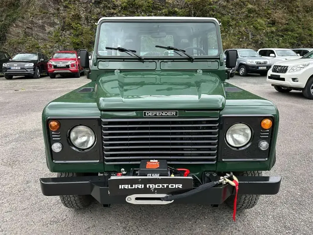 Usado Land Rover Defender 111 CV (81 kW) 1995 Verde Pickup/Camioneta