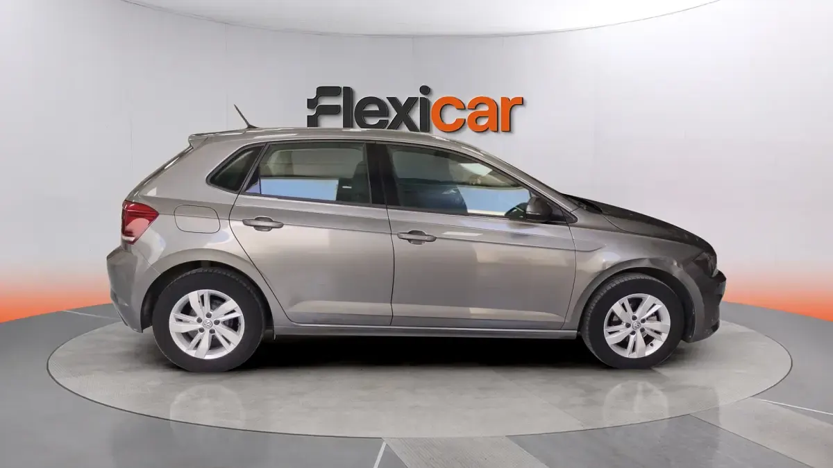 Usado VW Polo Advance 75 CV (55 kW) 2018 Gris Utilitario