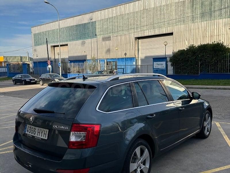 Usado Skoda Octavia Elegance 110 CV (80 kW) 2014 Gris / plata Utilitario