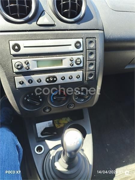 Usado Ford Fiesta Trend 68 CV (50 kW) 2004 Azul Utilitario