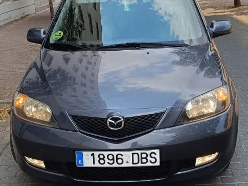 Usado Mazda 2 Sportive 100 CV (73 kW) 2004 Gris / plata Utilitario