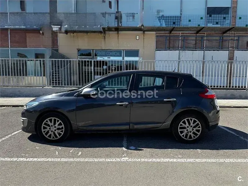 Usado Renault Mégane III 115 CV (84 kW) 2014 Gris / plata Berlina