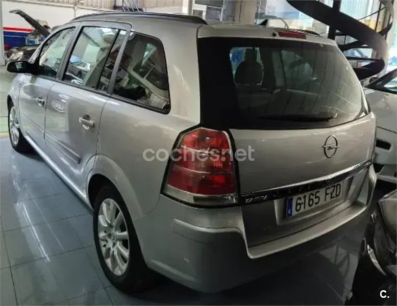 Usado Opel Zafira Cosmo 120 CV (88 kW) 2008 Gris / plata Monovolumen