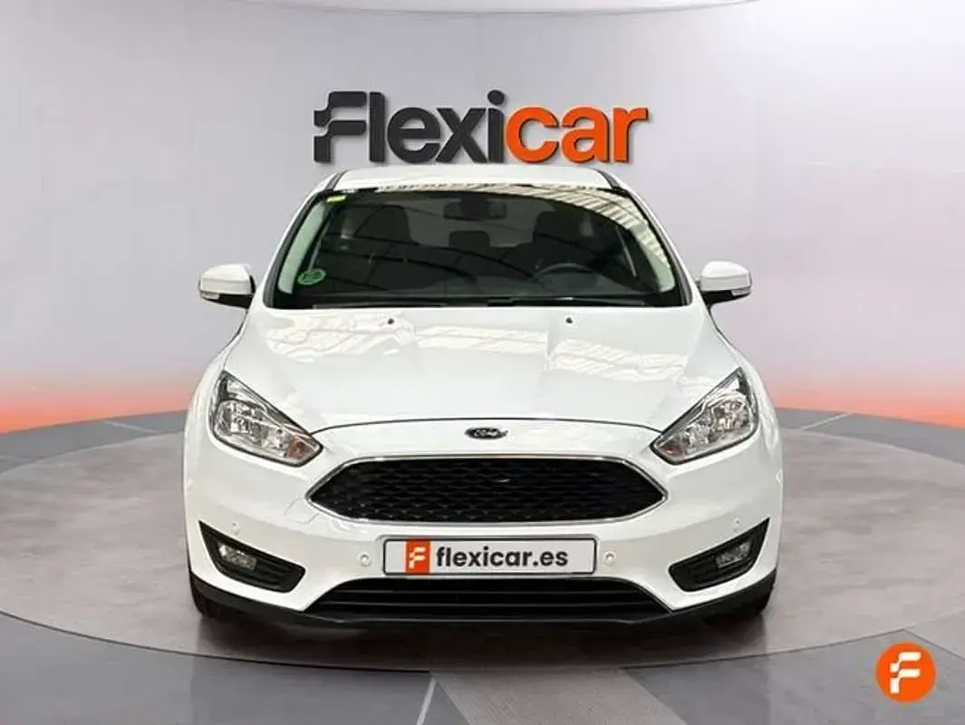 Usado Ford Focus Trend+ 125 CV (91 kW) 2018 Blanco Familiar