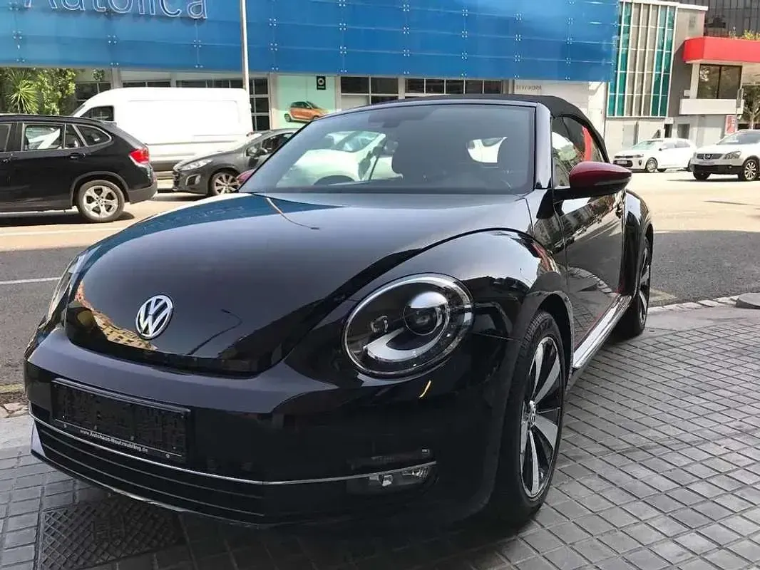 Usado VW Beetle CLUB 150 CV (110 kW) 2015 Negro Utilitario