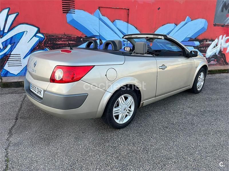 Usado Renault Mégane Cabriolet Privilege 136 CV (100 kW) 2005 Beige Descapotable