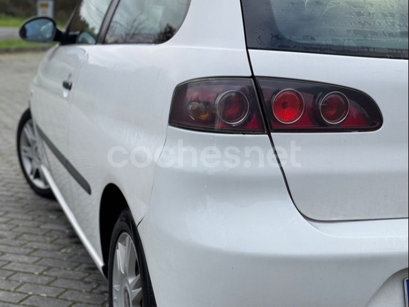 Usado Seat Ibiza Reference 70 CV (51 kW) 2008 Blanco Berlina