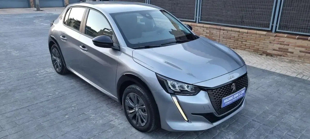 Usado Peugeot e-208 Active 100 kW (136 CV) 2023 Azul Utilitario
