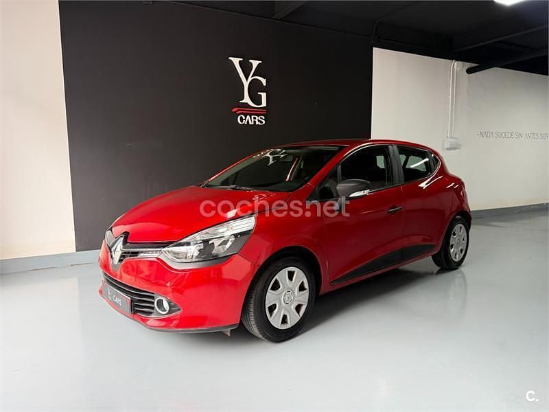 Usado Renault Clio IV Authentique 75 CV (55 kW) 2014 Rojo Berlina