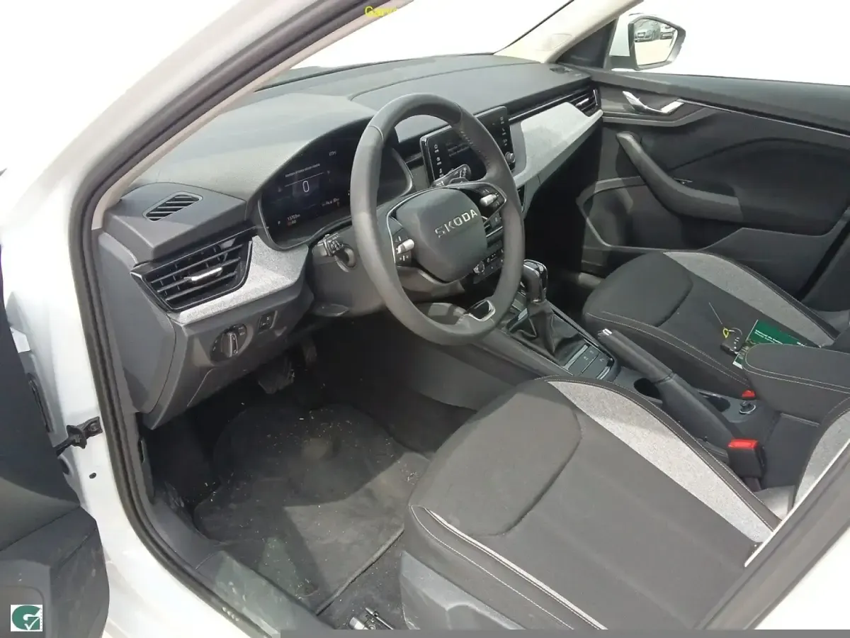 Usado Skoda Kamiq Selection 85 CV (62 kW) 2025 Blanco SUV