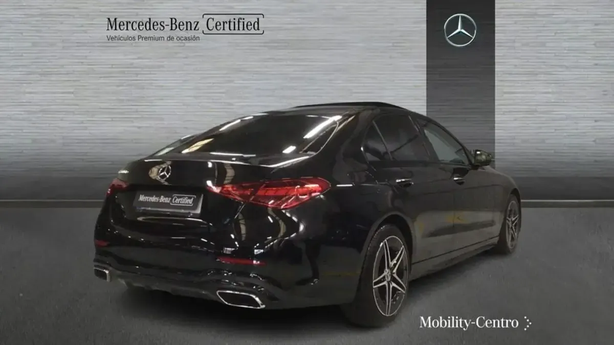 Usado Mercedes C300 197 CV (144 kW) 2024 Negro obsidiana Berlina