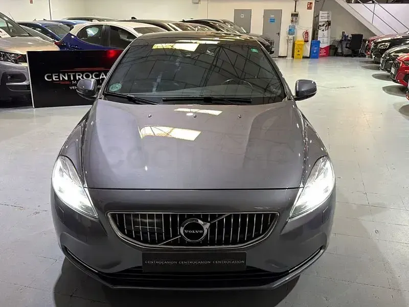 Usado Volvo V40 Inscription 190 CV (139 kW) 2017 Gris / plata Berlina