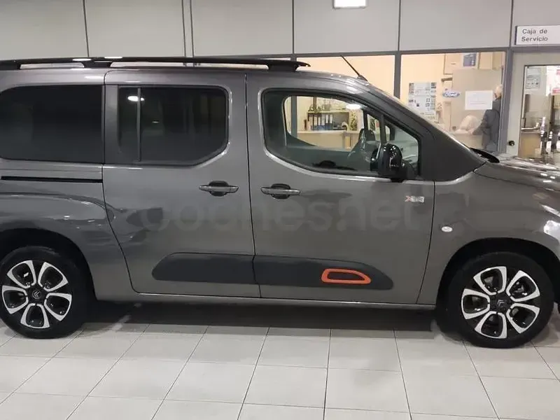 Usado Citroën e-Berlingo Shine 130 CV (95 kW) 2021 Gris / plata Monovolumen