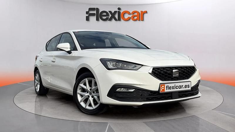 Usado Seat Leon Style 116 CV (85 kW) 2021 Blanco Berlina