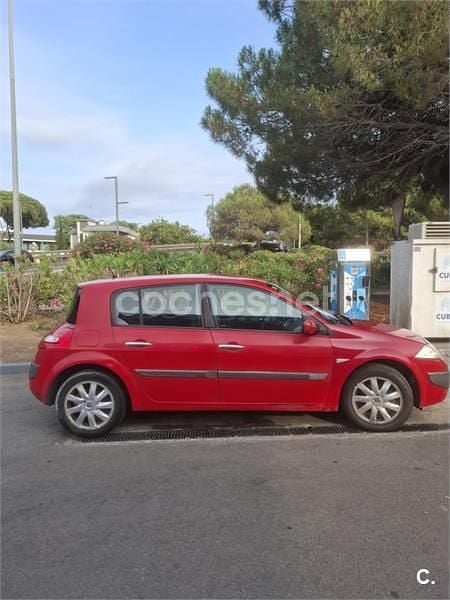 Rojo Usado 2006 Renault Mégane II Dynamique Berlina | 3600 € (Precio justo) - Imagen 1/4
