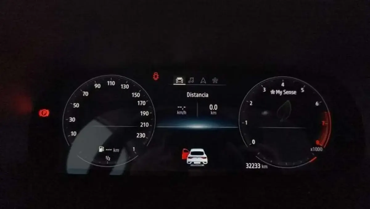 Usado Renault Arkana Techno 140 CV (102 kW) 2023 Rojo SUV