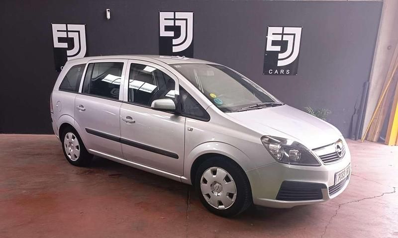 Gris Usado 2007 Opel Zafira Essentia Monovolumen | 5390 € (Un poco caro) - Imagen 1/4