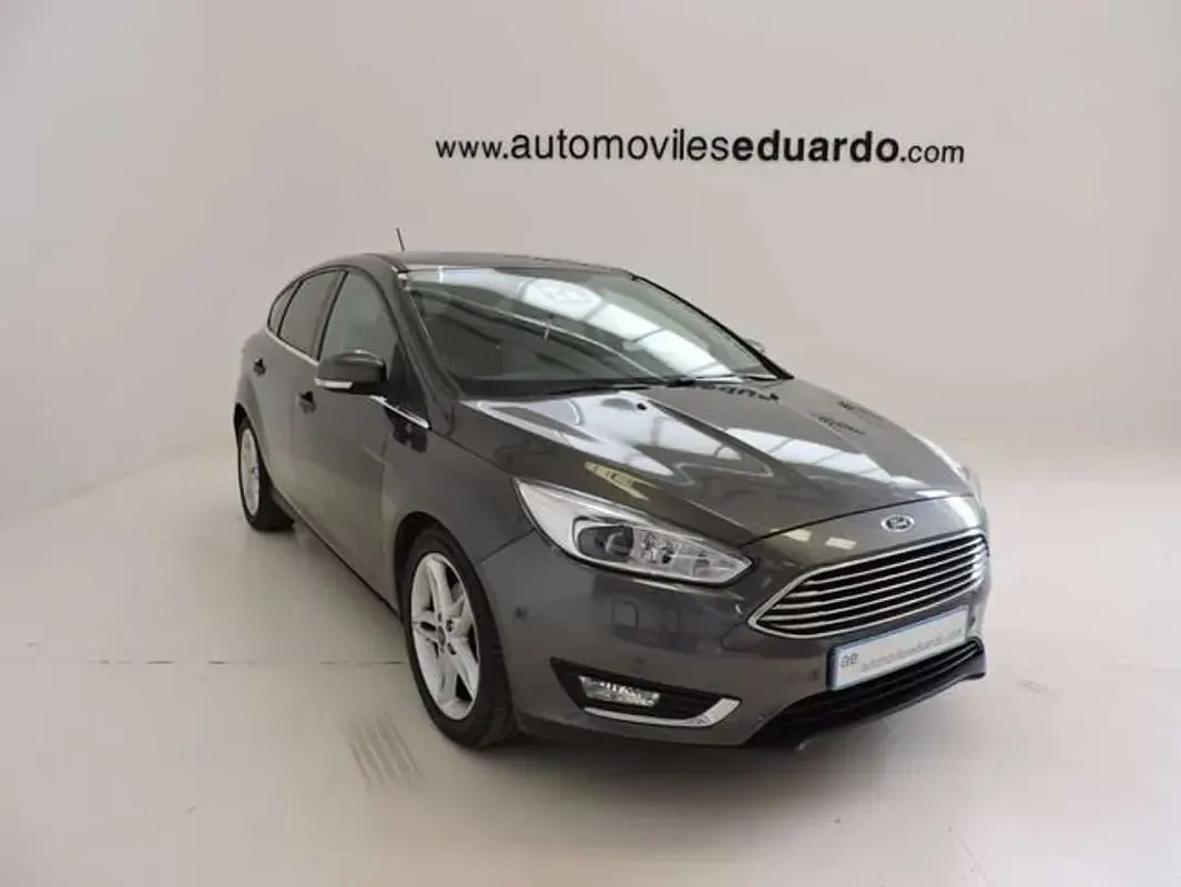 Usado Ford Focus Titanium 125 CV (91 kW) 2017 Gris Familiar