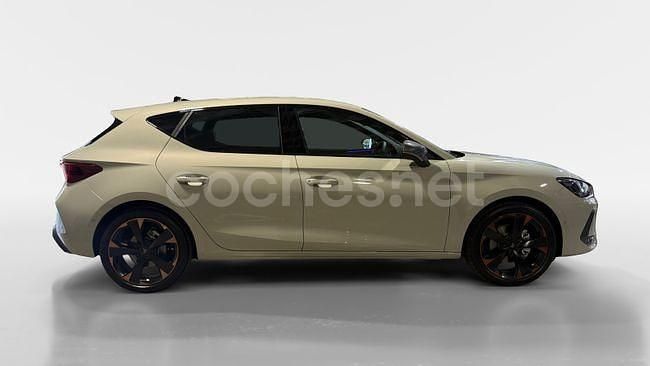 Usado Cupra Leon 150 CV (110 kW) 2025 Gris / plata Berlina