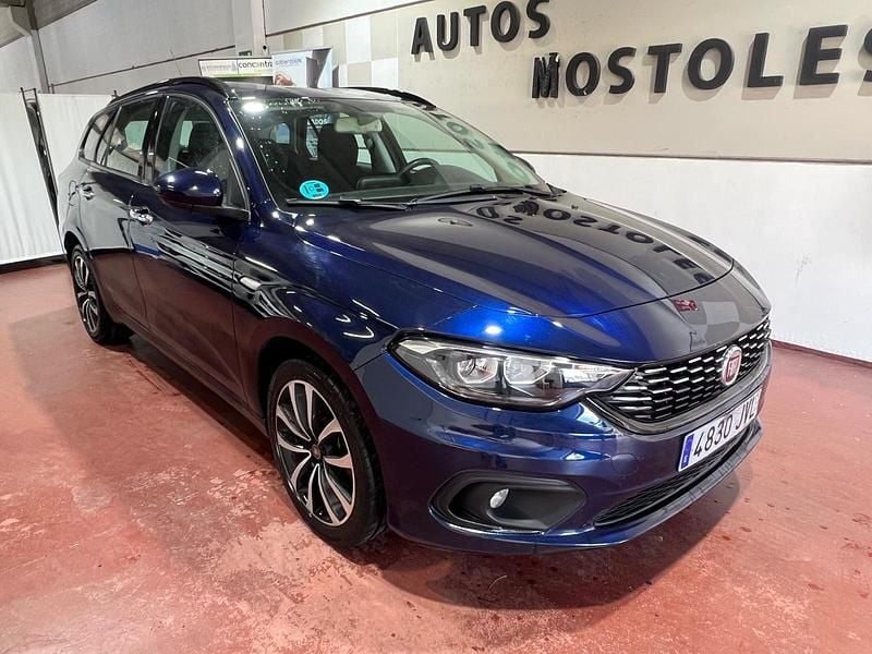 Usado Fiat Tipo Lounge 120 CV (88 kW) 2016 Azul Familiar