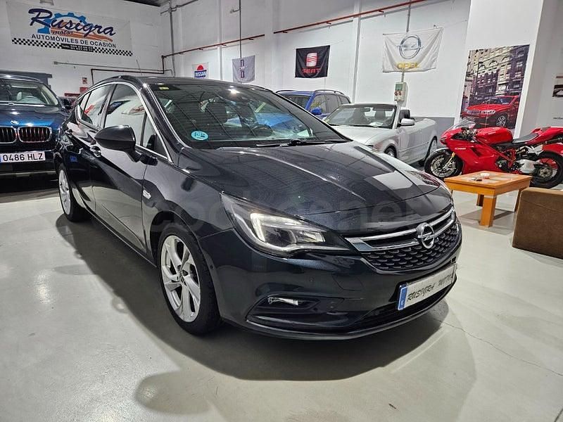 Usado Opel Astra Business 110 CV (80 kW) 2017 Negro Berlina