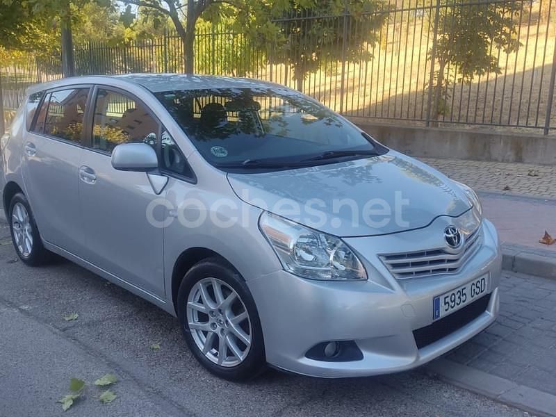 Usado Toyota Verso Advance 126 CV (92 kW) 2009 Gris / plata Monovolumen
