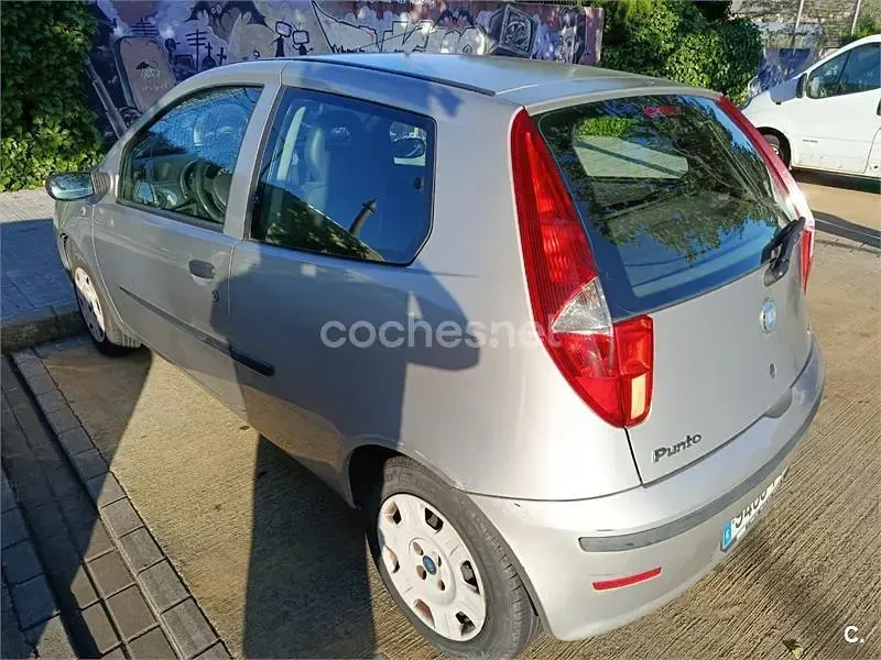 Usado Fiat Punto Feel 60 CV (44 kW) 2006 Gris / plata Utilitario