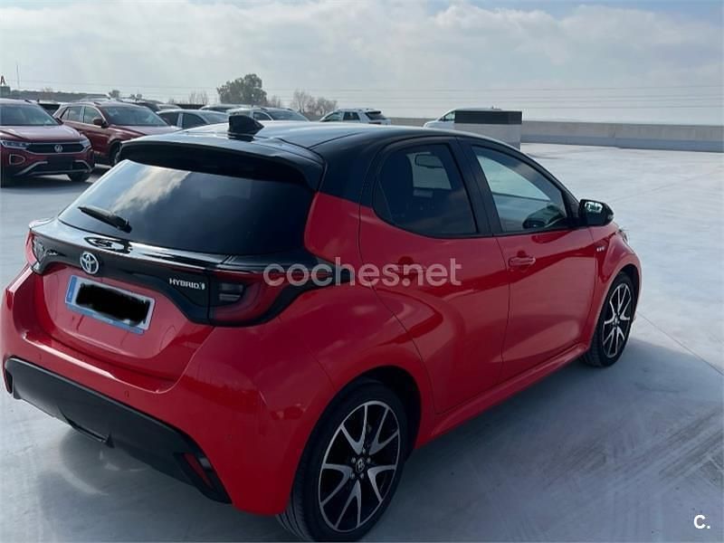 Usado Toyota Yaris Hybrid Edition 116 CV (85 kW) 2021 Rojo Berlina