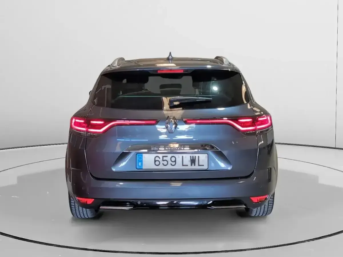 Usado Renault Mégane II Zen 115 CV (84 kW) 2022 Gris Berlina