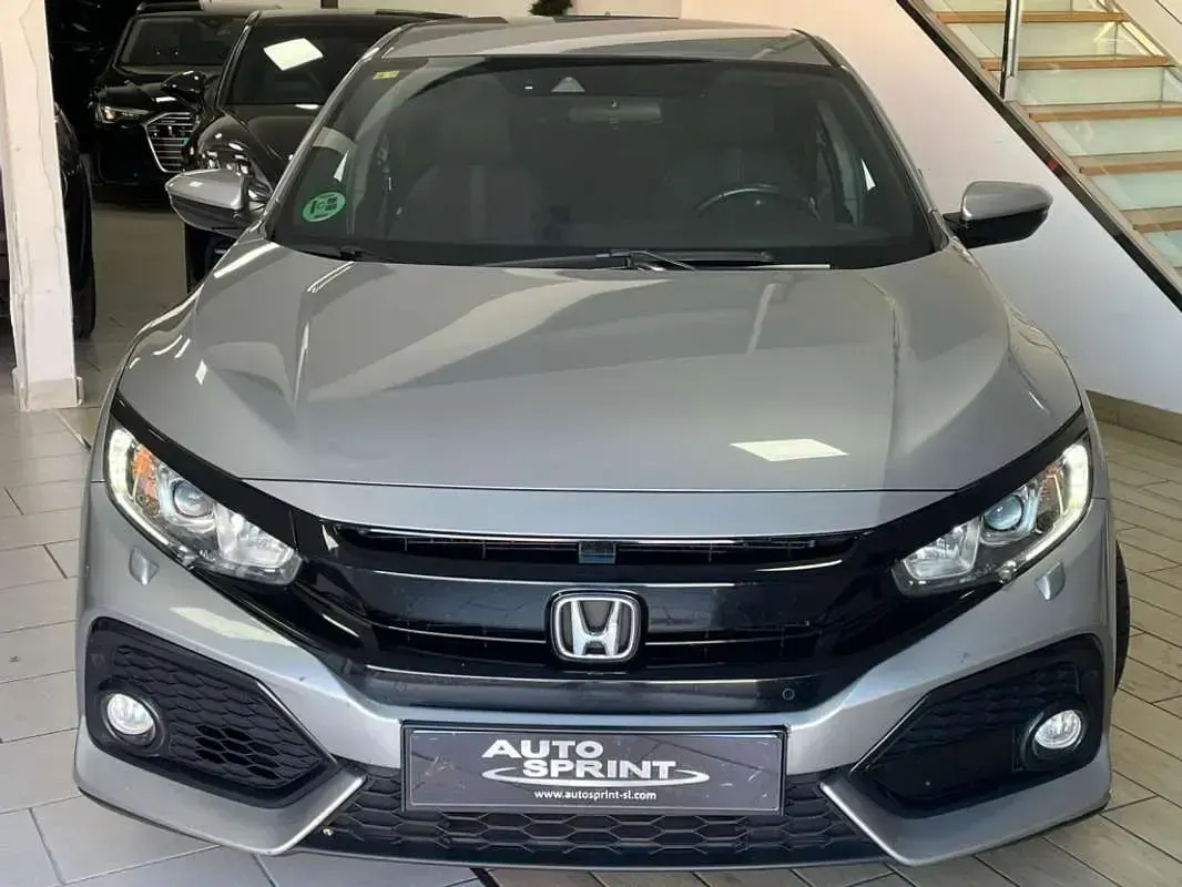 Usado Honda Civic Elegance 129 CV (94 kW) 2018 Gris Utilitario