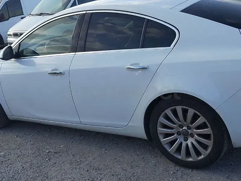 Usado Opel Insignia Sportive 160 CV (117 kW) 2012 Blanco Berlina