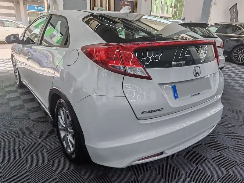 Usado Honda Civic Sport 100 CV (73 kW) 2013 Blanco Berlina