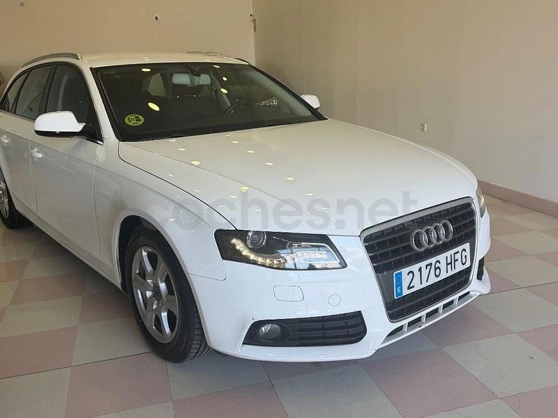 Usado Audi A4 Attraction 136 CV (100 kW) 2011 Blanco Familiar