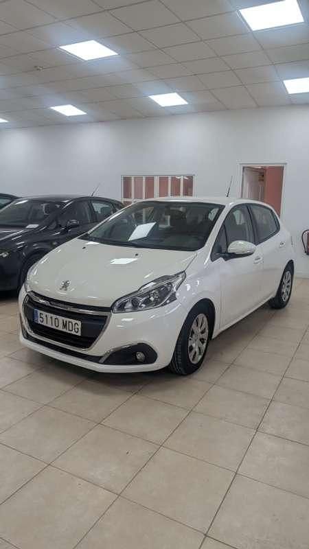 Blanco Usado 2018 Peugeot 208 Active Utilitario | 7590 € (Super precio) - Imagen 1/4