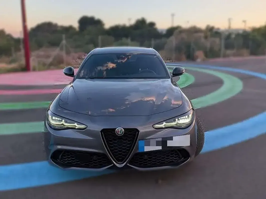 Usado Alfa Romeo Giulia Veloce 280 CV (205 kW) 2024 Gris Berlina