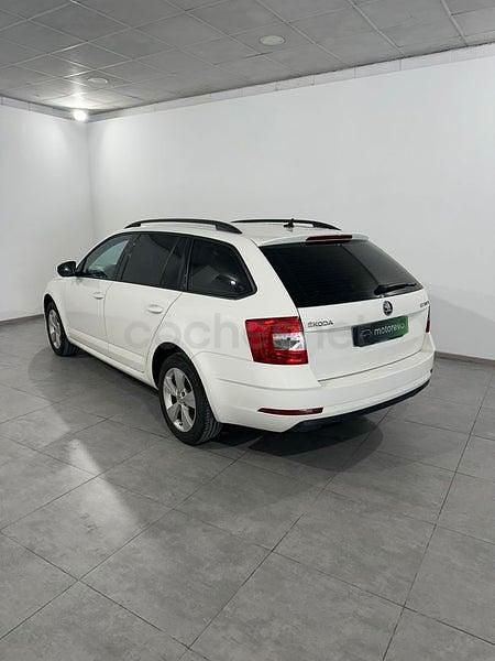 Usado Skoda Octavia Ambition 116 CV (85 kW) 2018 Blanco Familiar