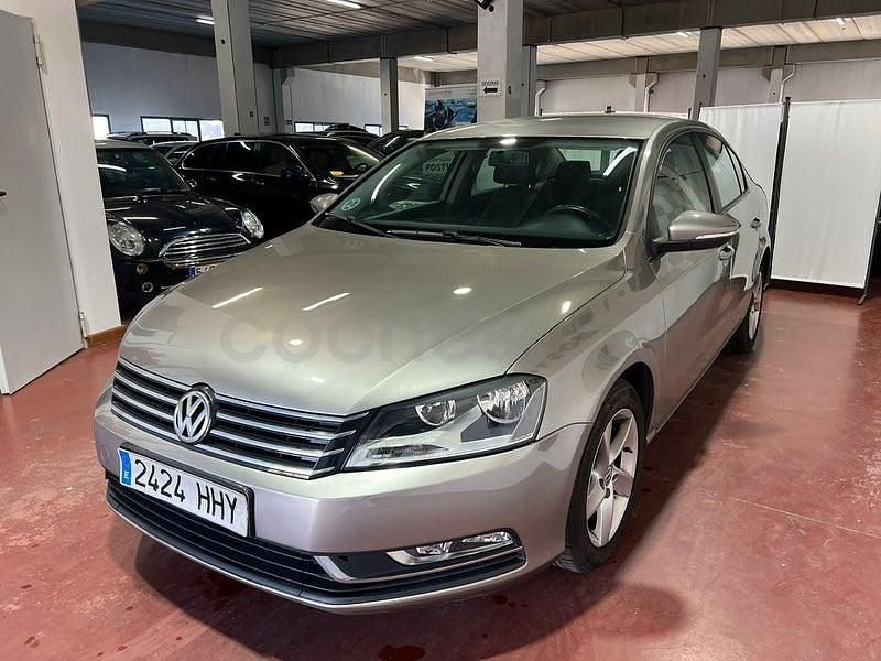 Usado VW Passat 105 CV (77 kW) 2012 Gris / plata Berlina