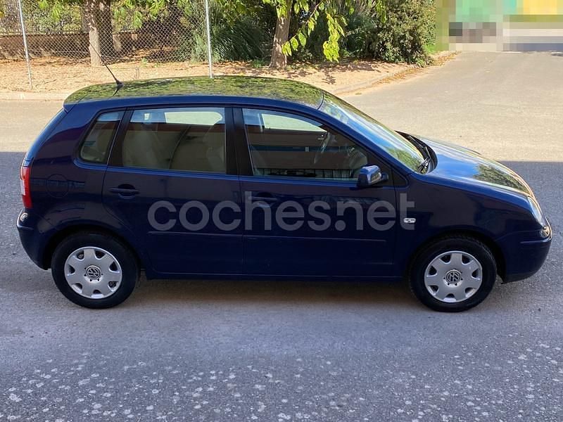 Usado VW Polo Trendline 75 CV (55 kW) 2004 Azul Berlina