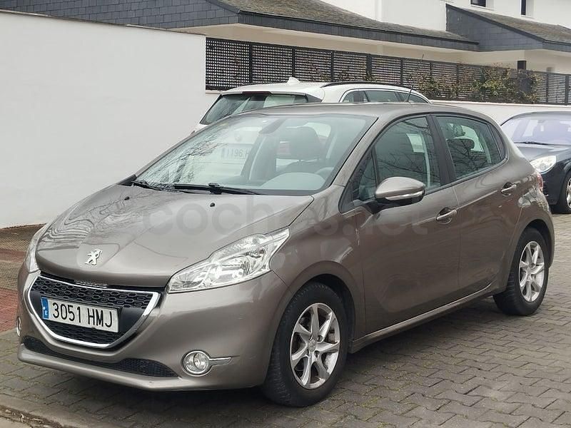 Używany Peugeot 208 Access 82 KM (60 kW) 2012 Beżowy Hatchback