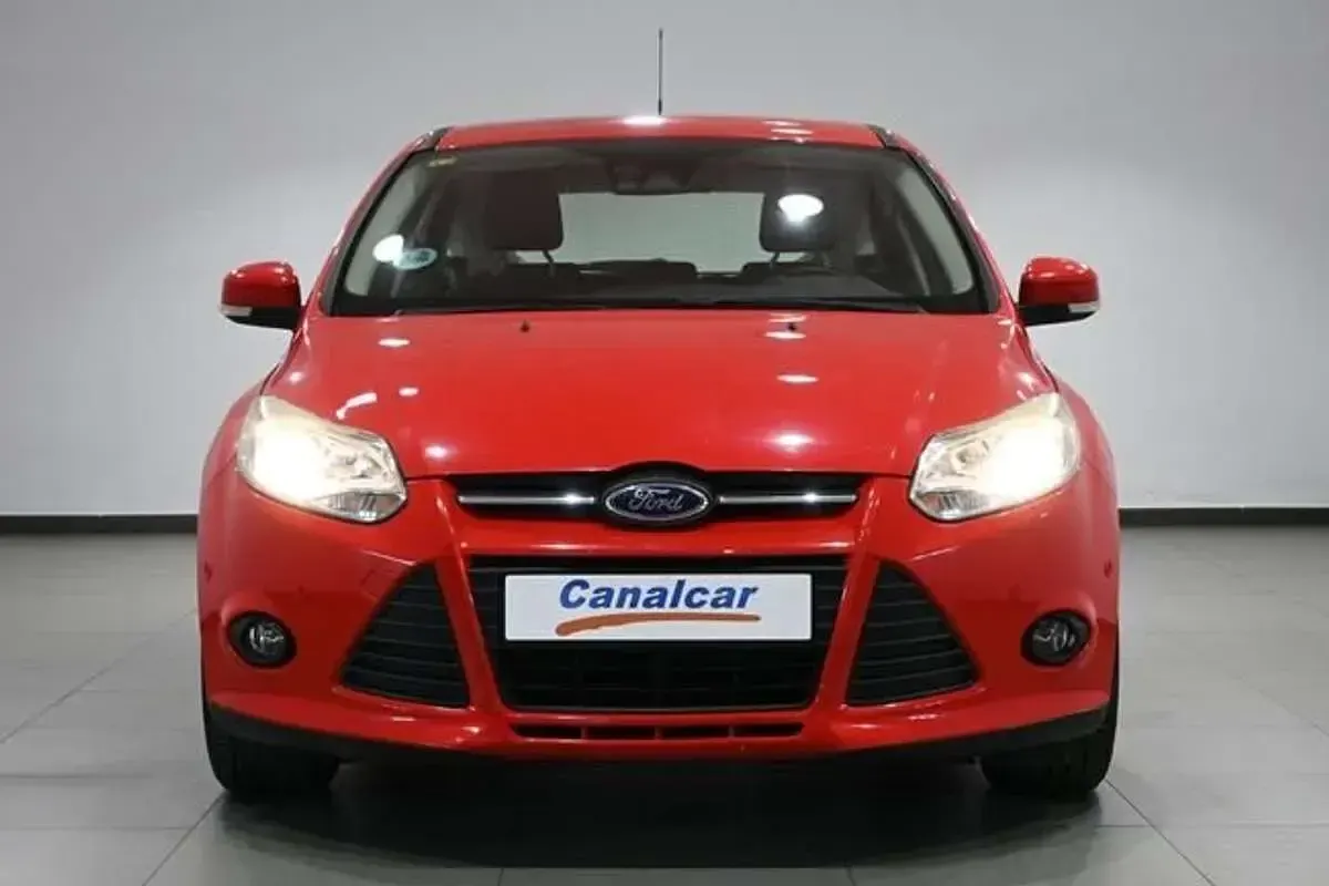 Usado Ford Focus ST-Line 125 CV (91 kW) 2014 Rojo Familiar