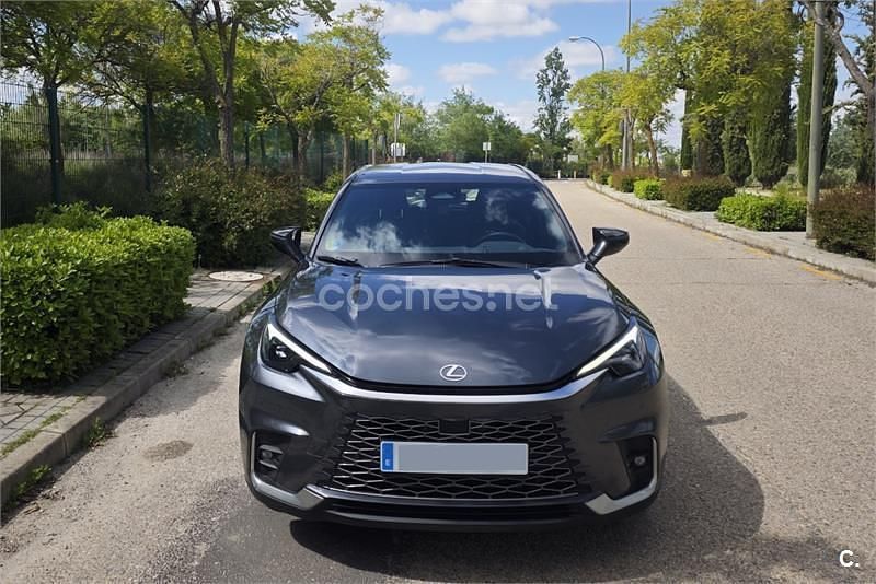 Gris / plata Usado 2024 Lexus LBX SUV | 33.000 € (Precio justo) - Imagen 1/4