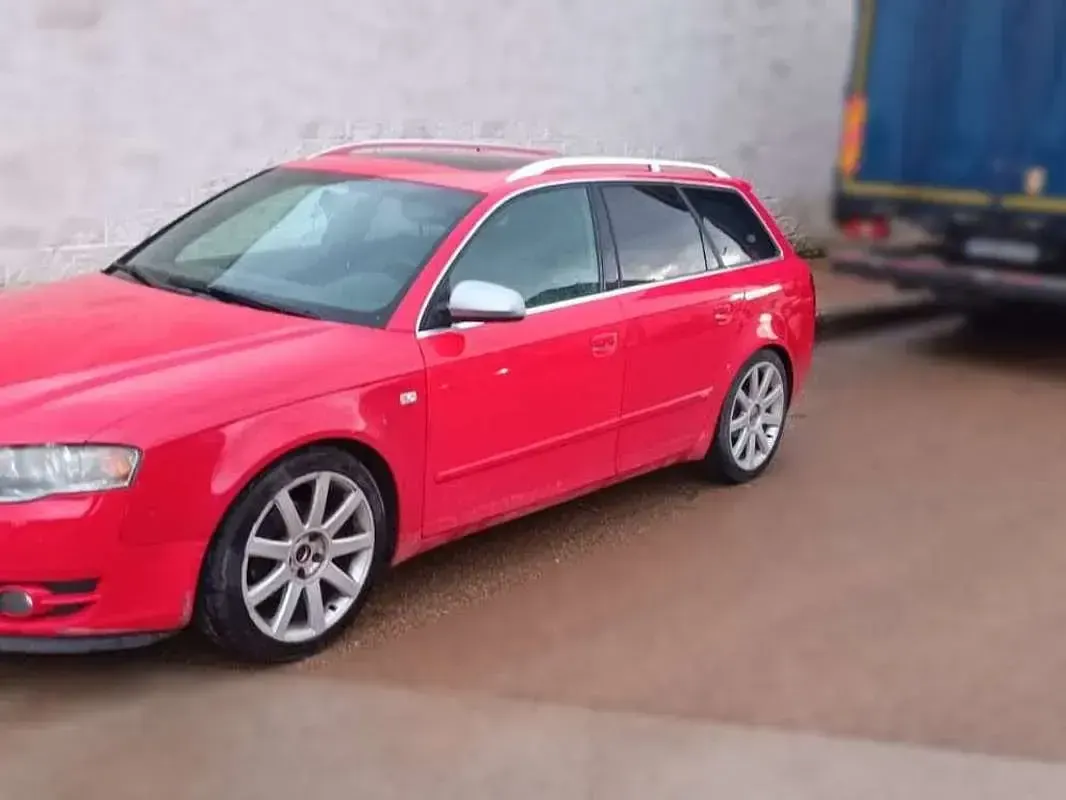 Usado Audi A4 136 CV (100 kW) 2006 Rojo Familiar