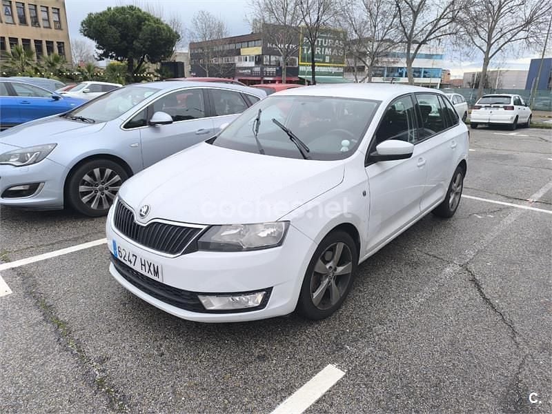 Usado Skoda Rapid Elegance 90 CV (66 kW) 2014 Blanco Utilitario