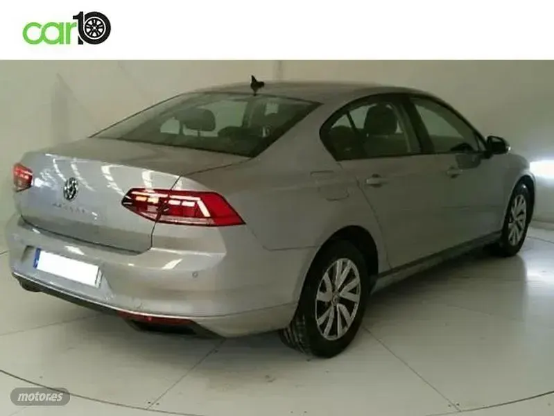 Usado VW Passat Business 150 CV (110 kW) 2022 Gris Familiar