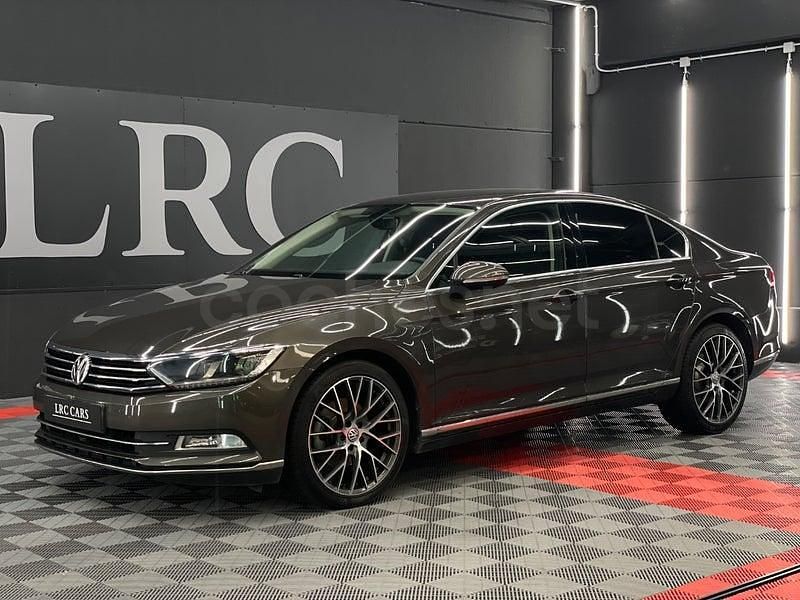 Usado VW Passat Sportline 150 CV (110 kW) 2015 Marrón Berlina