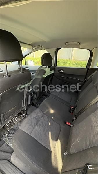 Usado Peugeot 3008 110 CV (80 kW) 2010 Gris / plata Familiar