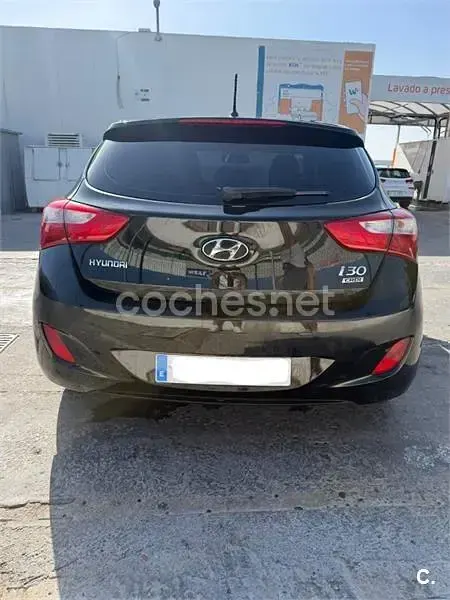 Usado Hyundai i30 90 CV (66 kW) 2012 Negro Berlina